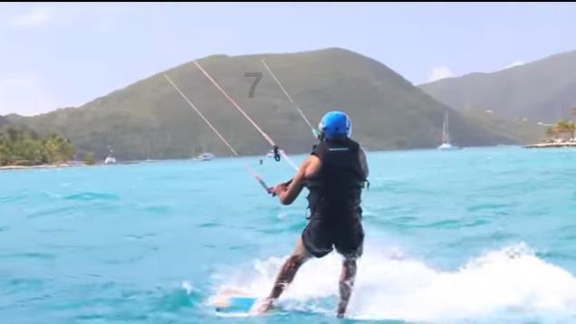 救援落湖男孩